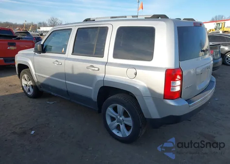 2011 Jeep Patriot Latitude X z USA, uszkodzony, nr VIN 1J4NF4GB8BD274670